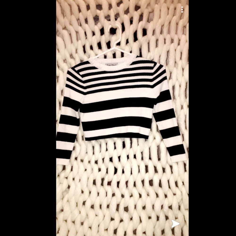 •cropped sweater